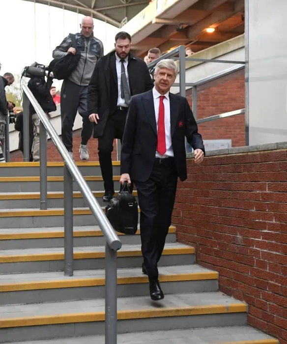 Framed Print : Arsene Wenger Heads to Selhurst Park: Crystal Palace vs Arsenal, Premier League 2016-17