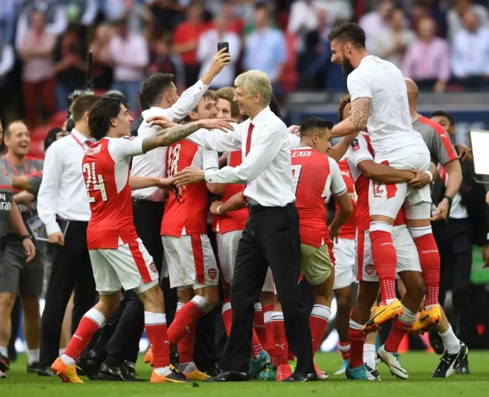 Framed Print : Arsene Wenger and Hector Bellerin Celebrate Arsenal's FA Cup Victory over Chelsea