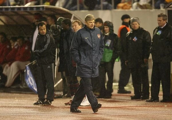 Arsene Wenger at the Helm: Arsenal's 0-0 Stalemate Against Slavia Prague in the 2007-08 UEFA Champions League