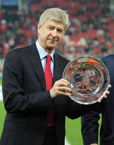 Arsene Wenger Honored with UEFA Award Before Olympiacos vs. Arsenal in 2011-12 Champions League