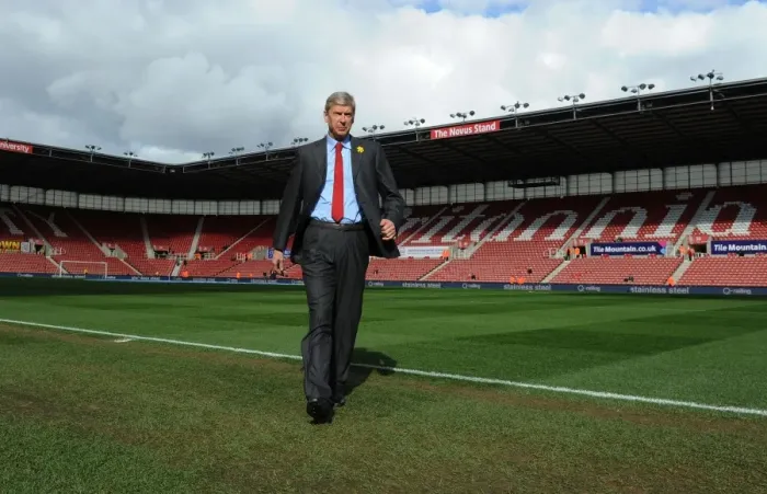 Framed Print : Arsene Wenger Inspects Britannia Stadium Pitch Ahead of Stoke City vs Arsenal (2013-14)
