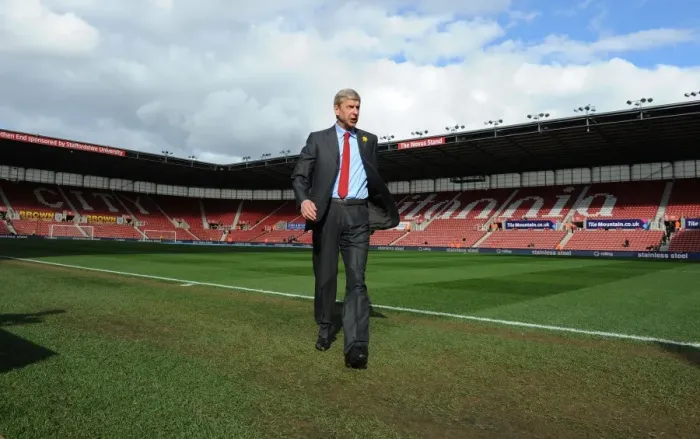 Framed Print : Arsene Wenger Inspects Britannia Stadium Pitch Before Stoke City vs Arsenal (2013-14)