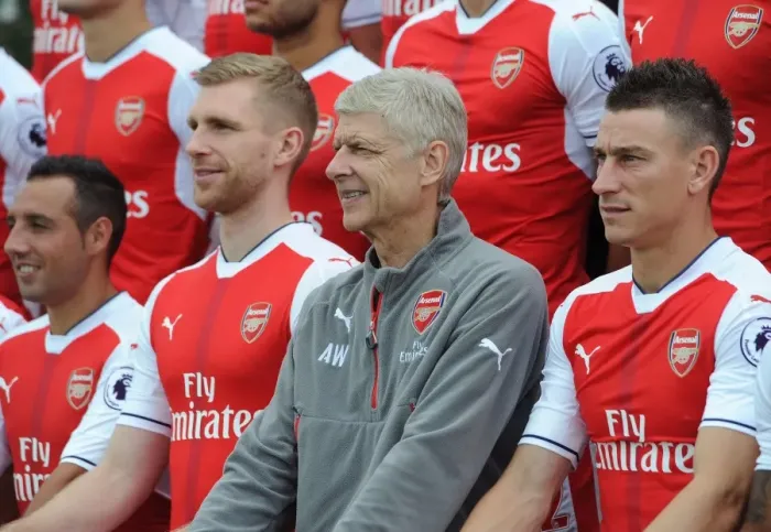 Framed Print : Arsene Wenger and Laurent Koscielny at Arsenal 1st Team Squad Photocall (2016-17)
