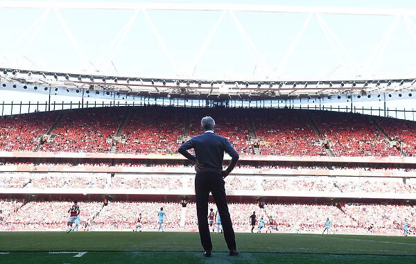 Arsene Wenger: Leading Arsenal Against Burnley (Premier League 2017-18)