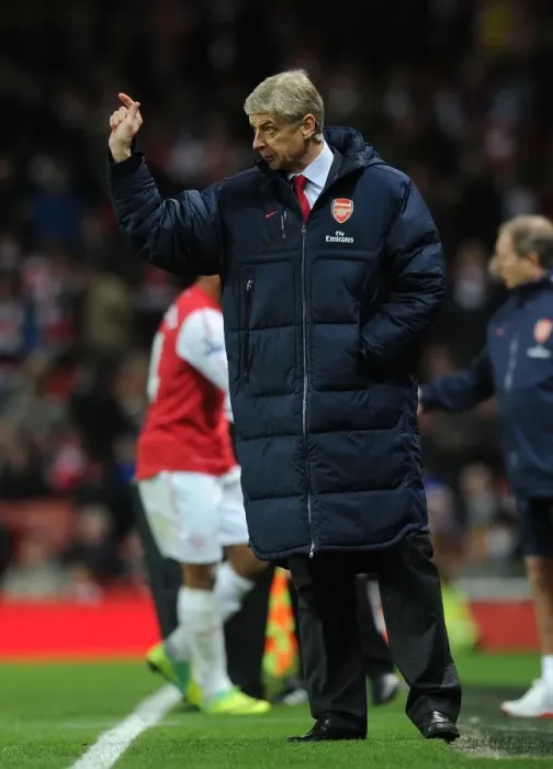Framed Print : Arsene Wenger Leading Arsenal Against Everton in Premier League (2011-12) Framed Print : Arsene Wenger Leading Arsenal Against Everton in Premier League (2011-12)