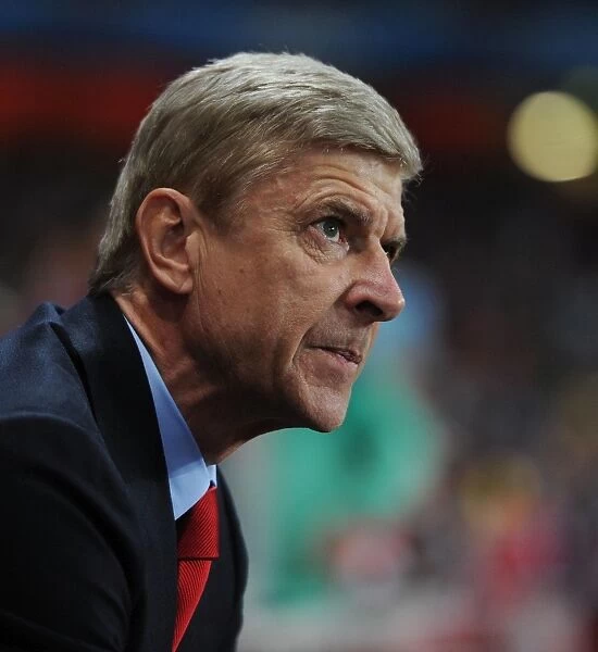 Arsene Wenger Leads Arsenal in the 2013-14 Champions League Match Against Napoli