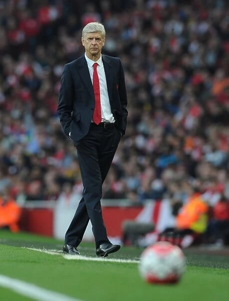 Arsene Wenger Leads Arsenal Against Manchester United in Premier League Clash (2015 / 16)