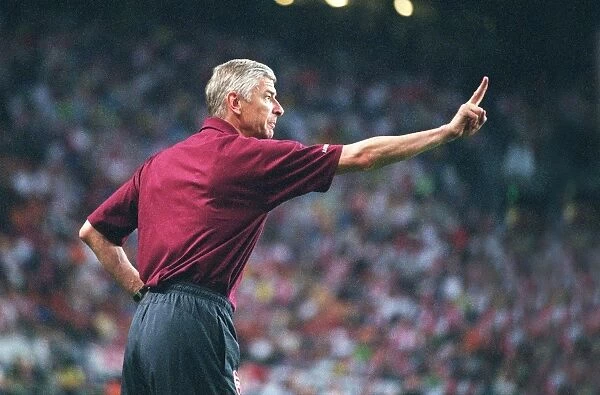 Arsene Wenger Leads Arsenal to Victory: Ajax 0-1, Amsterdam Tournament, 29 / 7 / 05