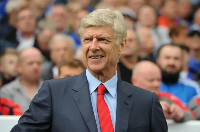 Framed Print : Arsene Wenger at Leicester City's King Power Stadium (2016-17)