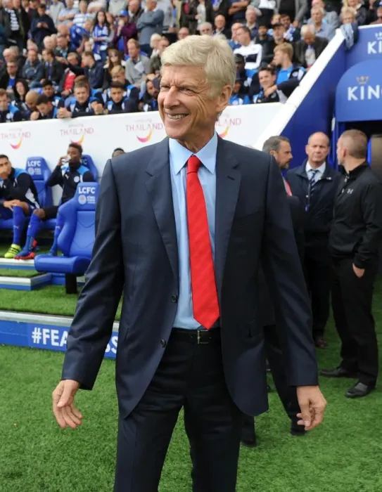 Framed Print : Arsene Wenger at Leicester City's King Power Stadium (2016-17) Framed Print : Arsene Wenger at Leicester City's King Power Stadium (2016-17)