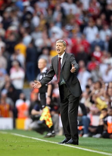 Arsene Wenger: A Lone Figure Amidst Fulham's 1:0 Victory over Arsenal, Barclays Premier League, 2008
