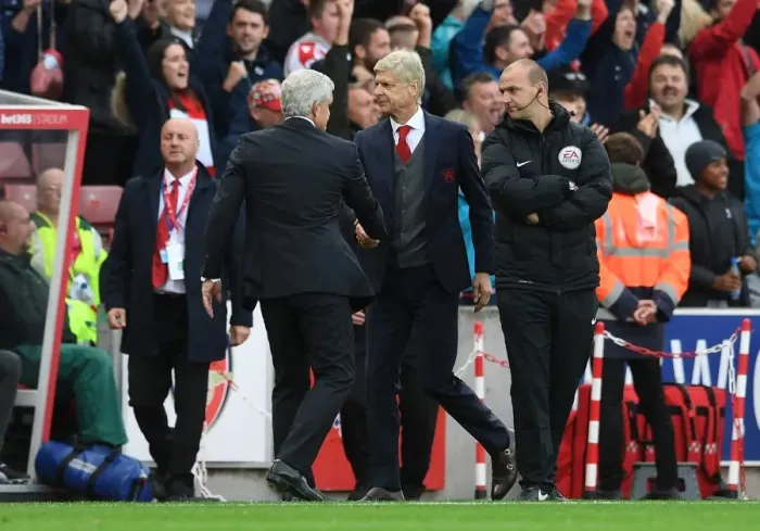 Framed Print : Arsene Wenger and Mark Hughes: A Pre-Match Handshake at Stoke City vs. Arsenal (2017-18) Framed Print : Arsene Wenger and Mark Hughes: A Pre-Match Handshake at Stoke City vs. Arsenal (2017-18)