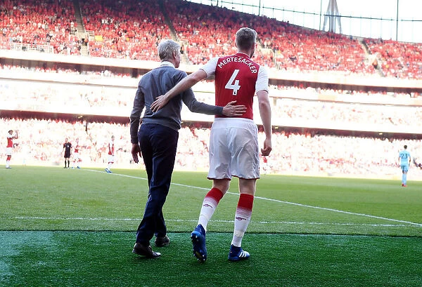 Arsene Wenger and Per Mertesacker: A Moment of Reflection during Arsenal vs. Burnley (2017-18)