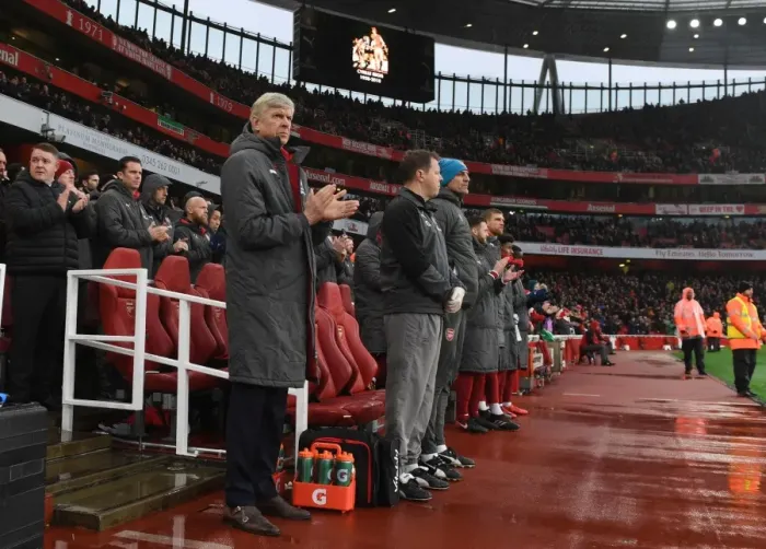 Framed Print : Arsene Wenger Pays Tribute to Cyril Regis during Arsenal vs Crystal Palace, Premier League 2017-18 Framed Print : Arsene Wenger Pays Tribute to Cyril Regis during Arsenal vs Crystal Palace, Premier League 2017-18