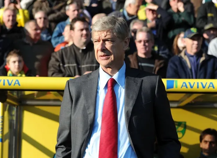 Framed Print : Arsene Wenger: Pre-Match Focus at Norwich City (2011-12)