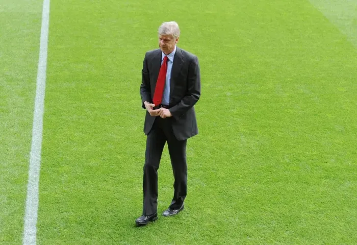 Framed Print : Arsene Wenger: Pre-Match Focus at Norwich City (2013-14)