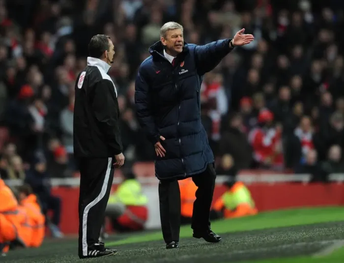 Framed Print : Arsene Wenger Protests to Referee Kevin Friend during Arsenal vs Wigan Athletic, Premier League 2011-12 Framed Print : Arsene Wenger Protests to Referee Kevin Friend during Arsenal vs Wigan Athletic, Premier League 2011-12