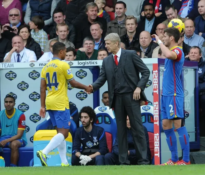 Framed Print : Arsene Wenger and Serge Gnabry: A Handshake at Crystal Palace (2013-14)