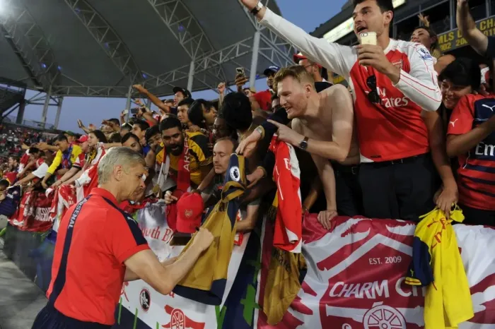 Framed Print : Arsene Wenger Signing Autographs: Arsenal vs CD Guadalajara, 2016 Pre-Season Friendly