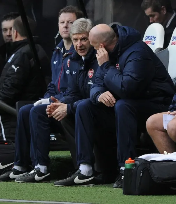 Framed Print : Arsene Wenger and Steve Bould: Focused on the Pitch - Newcastle United vs Arsenal (2013-14) Framed Print : Arsene Wenger and Steve Bould: Focused on the Pitch - Newcastle United vs Arsenal (2013-14)