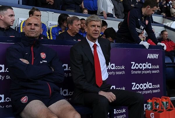 Arsene Wenger and Steve Bould: Pre-Match Huddle at West Bromwich Albion (2013-14)
