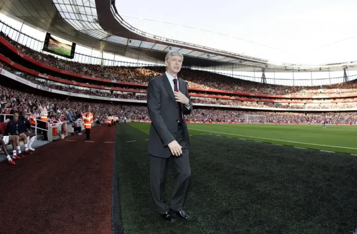 Framed Print : Arsene Wenger Tastes Defeat: Arsenal 1-2 Hull City in the Premier League (September 27, 2008)