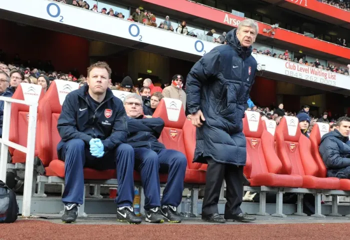Framed Print : Arsene Wenger and His Team: Celebrating Arsenal's FA Cup Victory over Huddersfield Town (2:1) with Pat Rice and Colin Lewin
