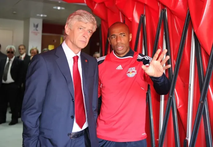 Framed Print : Arsene Wenger and Thierry Henry Reunited at the Emirates Cup (2011)