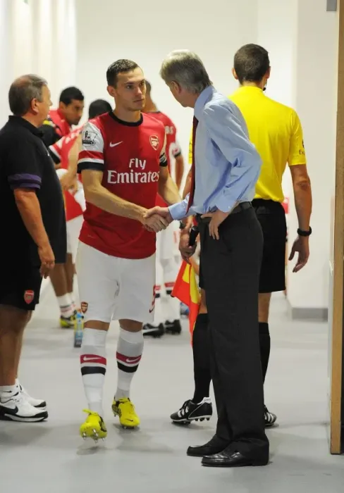 Framed Print : Arsene Wenger and Thomas Vermaelen: Pre-Match Handshake at Arsenal's Emirates Stadium (Arsenal v Sunderland, 2012-13) Framed Print : Arsene Wenger and Thomas Vermaelen: Pre-Match Handshake at Arsenal's Emirates Stadium (Arsenal v Sunderland, 2012-13)