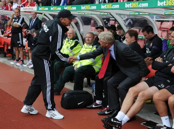 Framed Print : Arsene Wenger and Tony Pulis: Pre-Match Handshake at Stoke City vs Arsenal (2012-13) Framed Print : Arsene Wenger and Tony Pulis: Pre-Match Handshake at Stoke City vs Arsenal (2012-13)