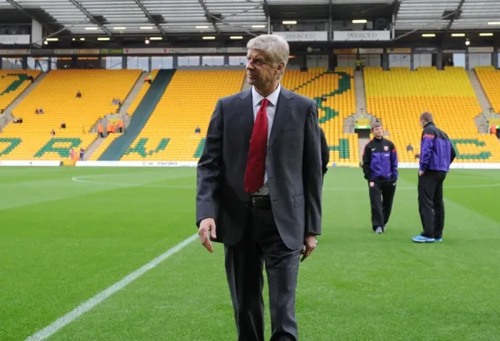 Framed Print : Arsene Wenger: Unwavering Focus Before Norwich City (2012-13) Match