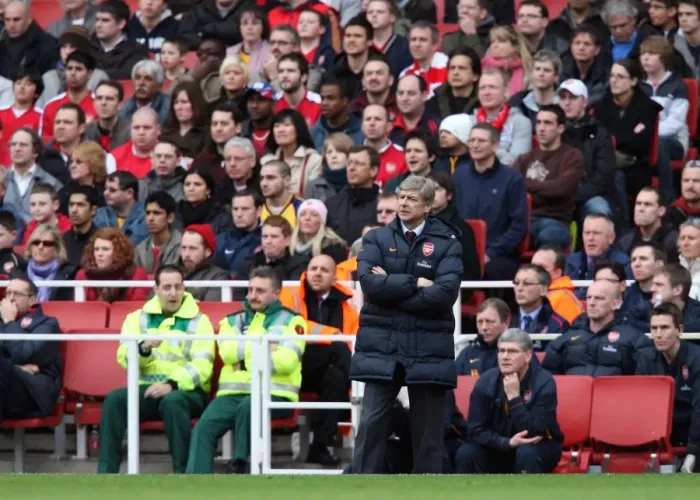 Framed Print : Arsene Wenger: Unyielding at the Helm During Arsenal's 0-0 Draw Against Fulham, Barclays Premier League, Emirages Stadium (February 28, 2009)