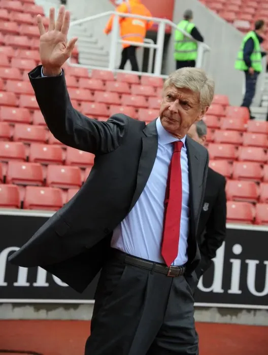 Framed Print : Arsene Wenger Waves to Arsenal Fans Before Stoke City Match (2012-13) Framed Print : Arsene Wenger Waves to Arsenal Fans Before Stoke City Match (2012-13)
