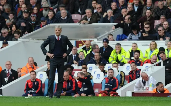 Framed Print : Arsene Wenger at West Ham United vs Arsenal, Premier League 2015-16