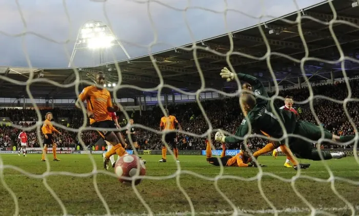 Framed Print : Arsene Wenger's Arsenal: Arshavin's Stunning Goal vs. Hull City (13 / 3 / 2010)