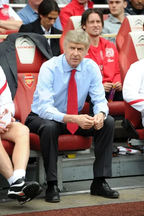 Framed Print : Arsene Wenger's Arsenal Dominate: 3-0 Win Over Bolton Wanderers in Premier League (Emirates Stadium, 24 / 9 / 11)
