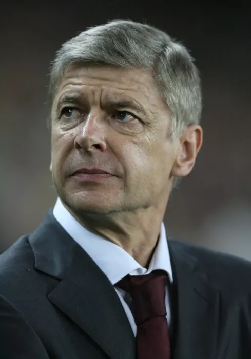 Framed Print : Arsene Wenger's Disappointing Night in Istanbul: Arsenal's 5-2 Defeat to Fenerbahce in the UEFA Champions League