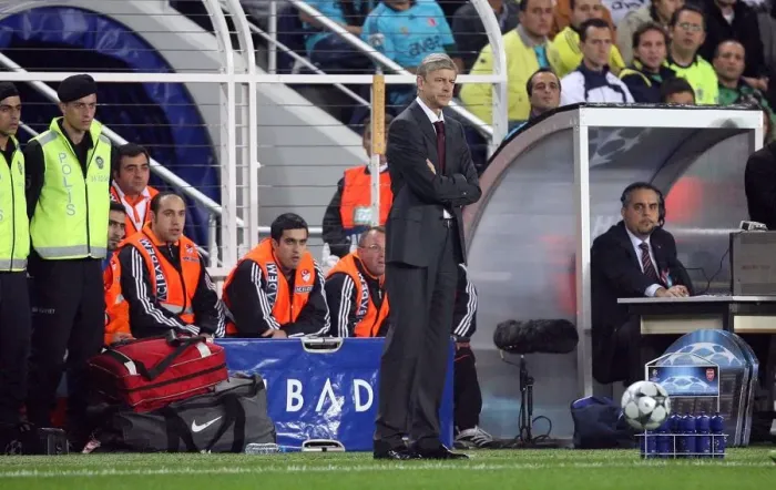 Framed Print : Arsene Wenger's Disappointing Night in Istanbul: Arsenal's 5-2 Defeat to Fenerbahce in the UEFA Champions League