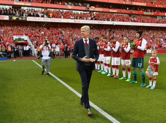 Framed Print : Arsene Wenger's Emotional Farewell: A Guard of Honor from Arsenal Players and Fans (2017-18) Framed Print : Arsene Wenger's Emotional Farewell: A Guard of Honor from Arsenal Players and Fans (2017-18)