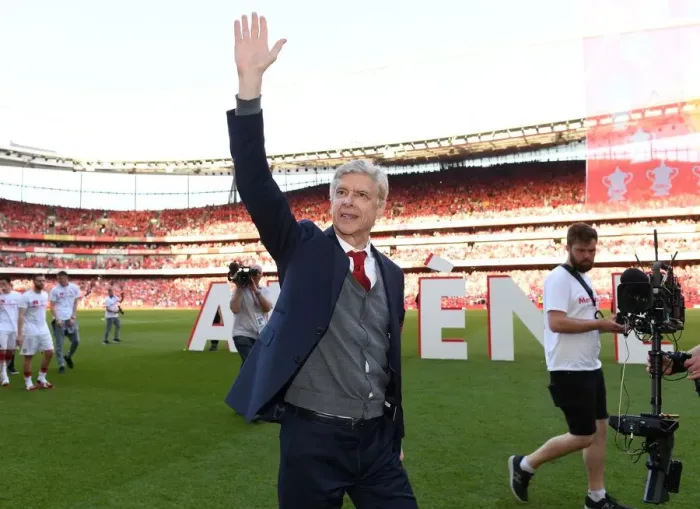Framed Print : Arsene Wenger's Emotional Farewell: Last Match as Arsenal Manager (2017-18) Framed Print : Arsene Wenger's Emotional Farewell: Last Match as Arsenal Manager (2017-18)