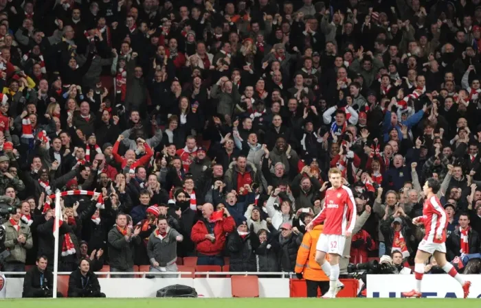 Framed Print : Arsenla fans celebrate the 1st Arsenal goal, scored by Nicklas Bendtner