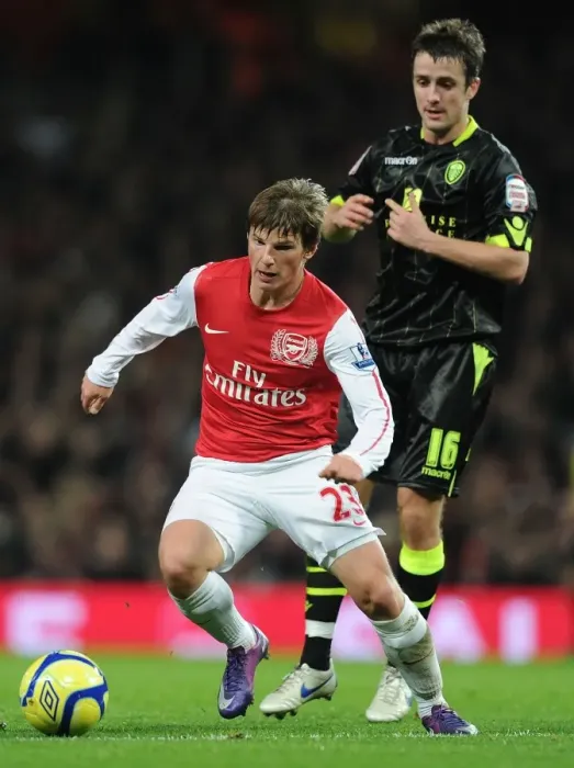 Framed Print : Arshavin Breaks Past Leeds Pugh in FA Cup Clash: Arsenal vs Leeds United (2011-12)
