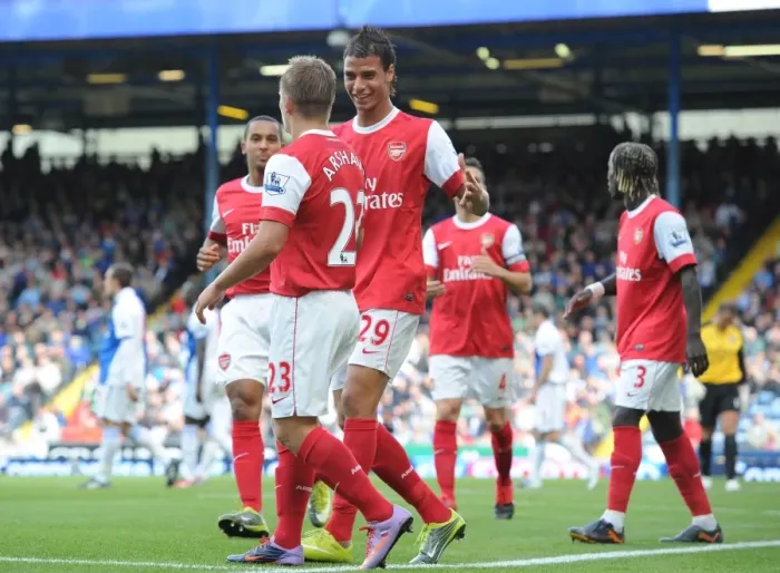 Framed Print : Arshavin and Chamakh: Celebrating a 2-1 Arsenal Lead Over Blackburn Rovers