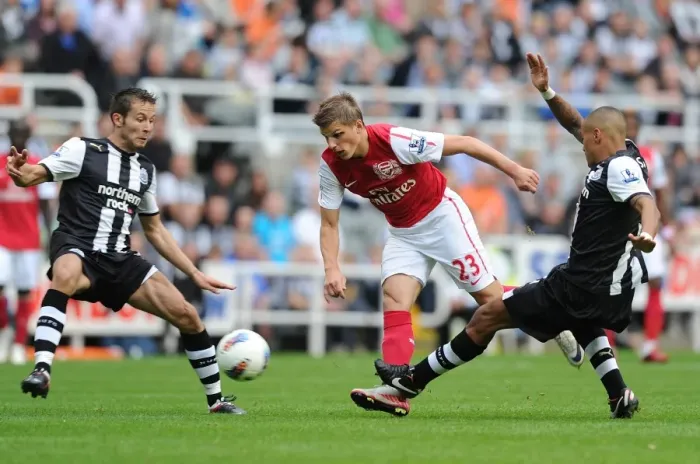 Framed Print : Arshavin Clashes with Simpson and Cabaye: Newcastle United vs. Arsenal, Premier League 2011-12