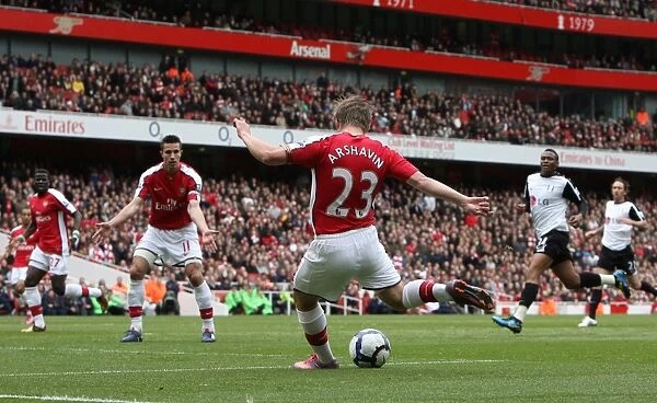 Arshavin Scores First: Arsenal Crushes Fulham 4-0 in Premier League