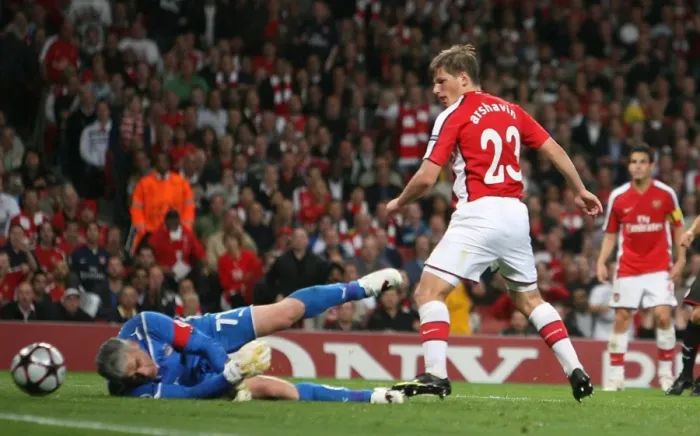 Framed Print : Arshavin Scores the Second: Arsenal 2-0 Olympiacos, UEFA Champions League Framed Print : Arshavin Scores the Second: Arsenal 2-0 Olympiacos, UEFA Champions League