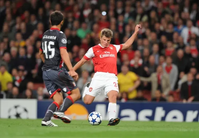 Framed Print : Arshavin Scores Stunner: Arsenal Crush Braga 6-0