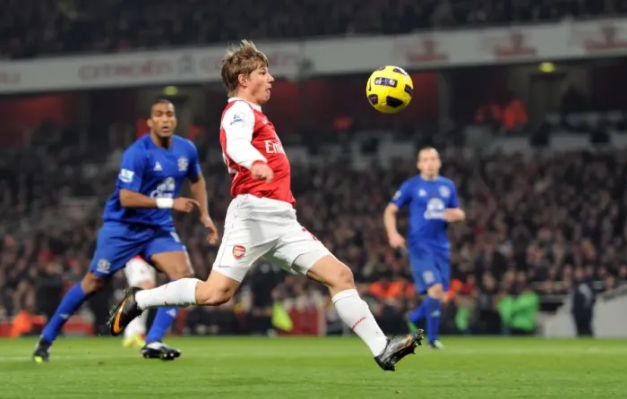 Framed Print : Arshavin Strikes First: Arsenal's 2-1 Victory Over Everton in the Premier League