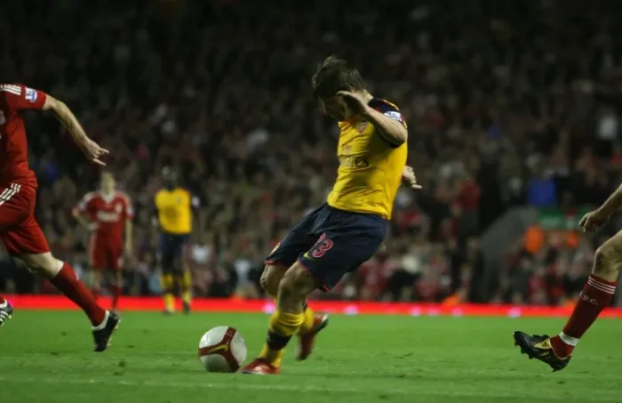 Framed Print : Arshavin Stuns Liverpool: Dramatic Goal Brings Arsenal Level