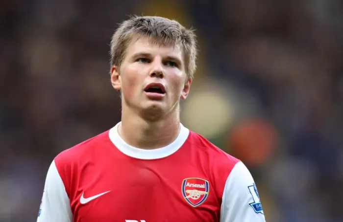 Framed Print : Arshavin vs Chelsea: Arsenal's Defeat in the Barclays Premier League (3 / 10 / 10) Framed Print : Arshavin vs Chelsea: Arsenal's Defeat in the Barclays Premier League (3 / 10 / 10)